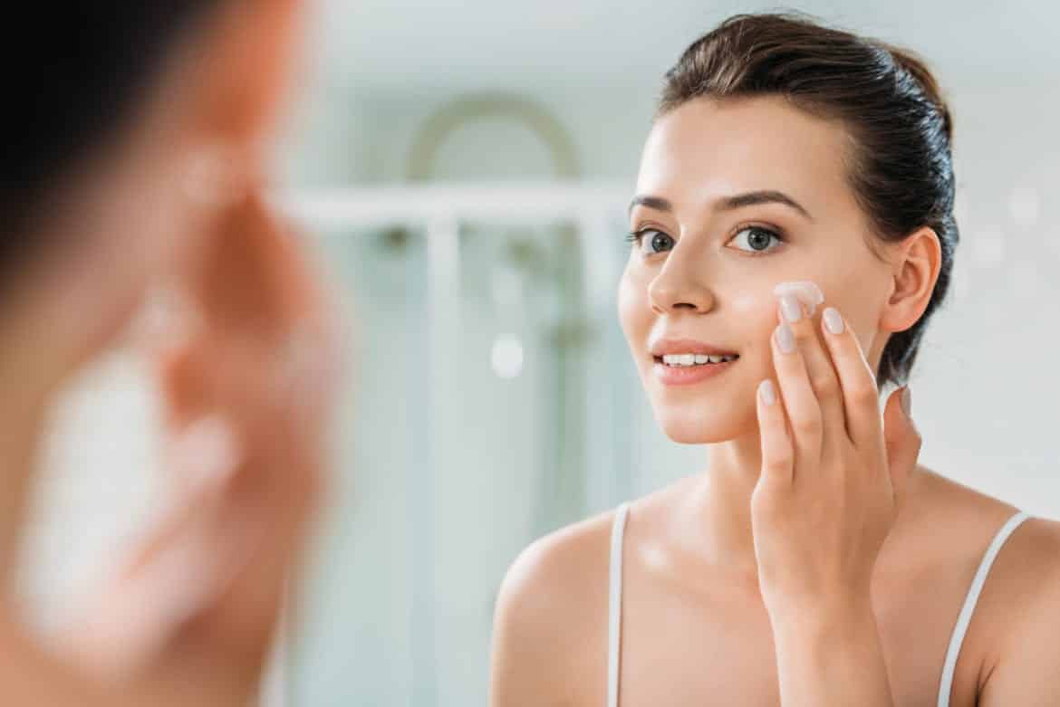 Maquiagem para pele oleosa - como usar + lista dos melhores produtos