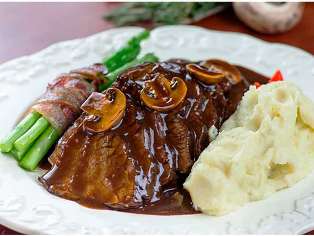 Procurando uma receita prática, sofisticada e saborosa para o almoço em família? Essa maminha ao molho de cerveja preta vai fazer sucesso.