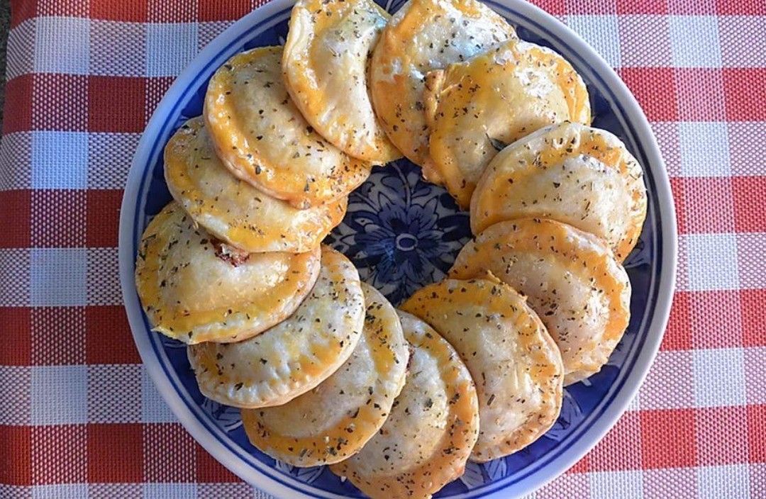 Pastelzinho estilo caprese