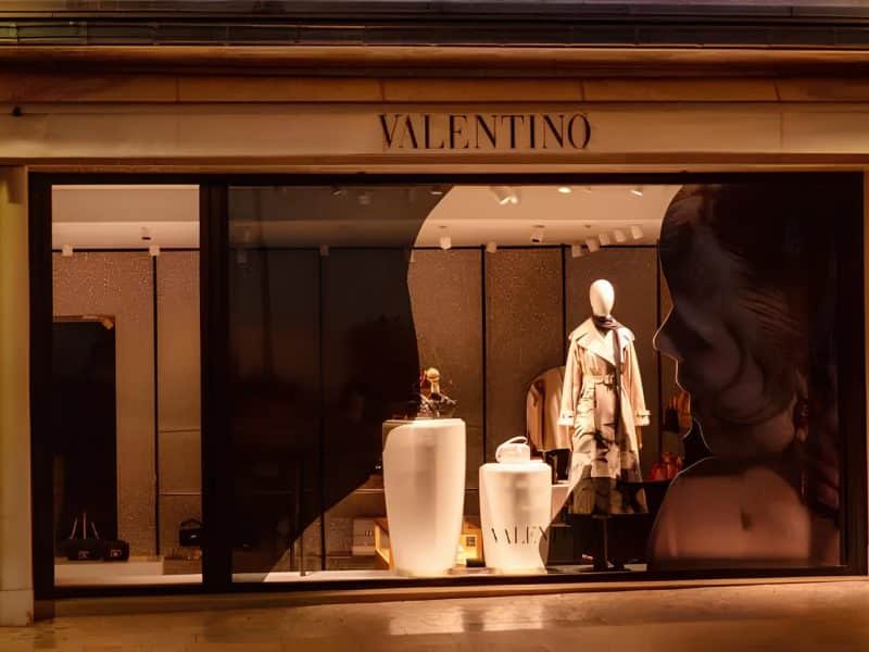 Valentino: conheça a história da luxuosa grife italiana